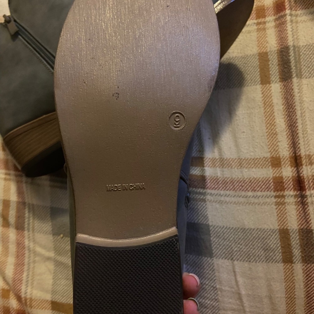 Gray Target Booties - Picture 3 of 3